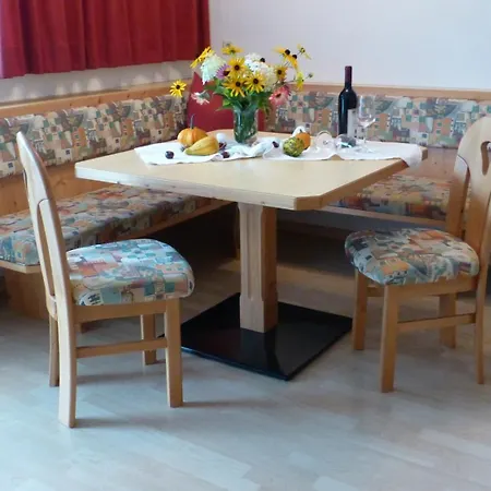 Gaestehaus Manuela - Familie Rantner 3* Ζέεφελντ